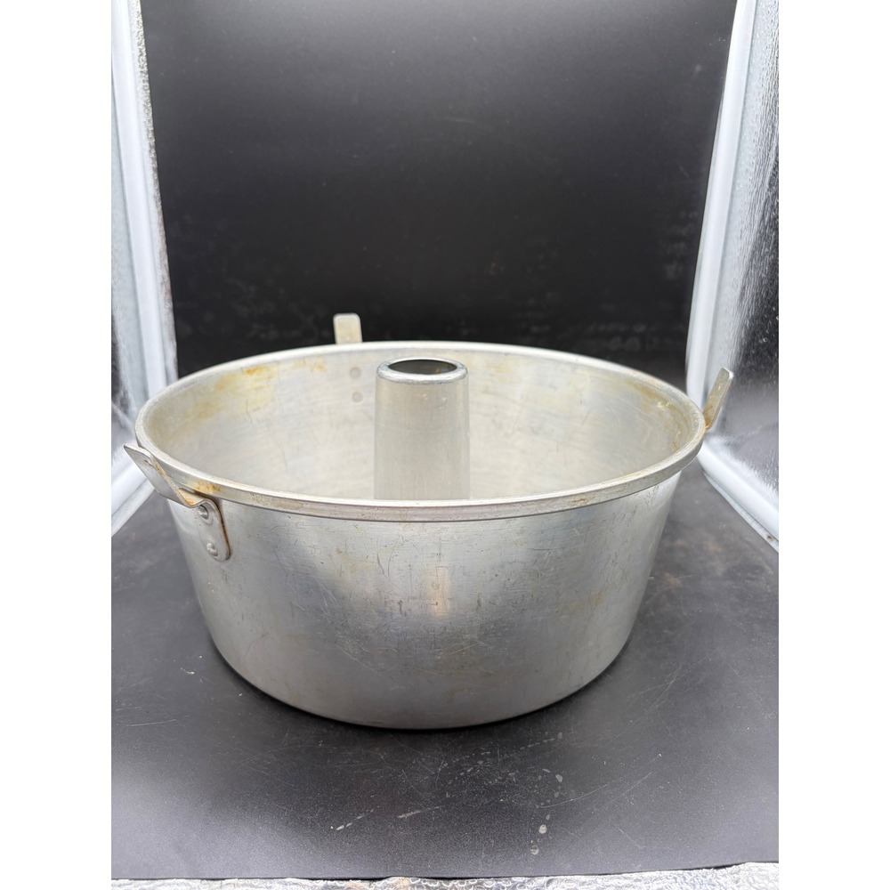 Vntg Wear-Ever Aluminum Angel Food Cake Pan 2-Piece Tube Pan with Cooling Feet